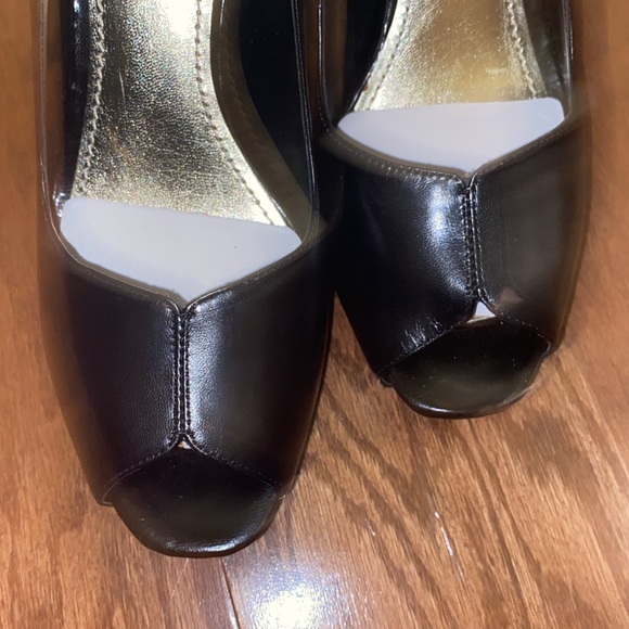 Nine West NIB Open Toed High Heels, 8M, Black, 4.25” heels - Picture 4 of 9